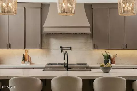 Kitchen - 4510 E Calle Tuberia --, Phoenix, AZ 85018 photo 2 of 5
