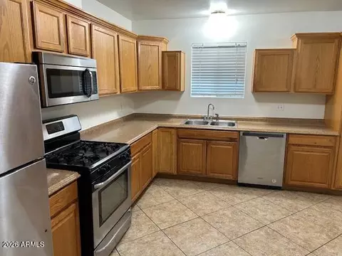 Kitchen - 1746 W Thomas Rd, Phoenix, AZ 85015 photo 2 of 3