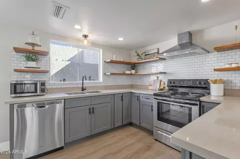 Kitchen - 822 E Fern Dr S, Phoenix, AZ 85014 photo 3 of 4
