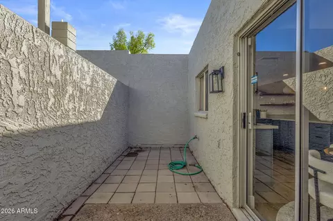Exterior - 822 E Fern Dr S, Phoenix, AZ 85014 photo 2 of 4