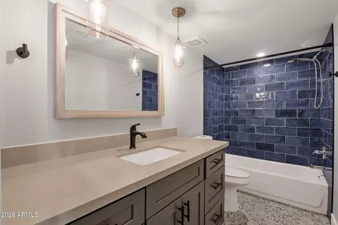 Bath - 822 E Fern Dr S, Phoenix, AZ 85014 photo 1 of 2