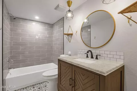 Bath - 822 E Fern Dr S, Phoenix, AZ 85014 photo 2 of 2