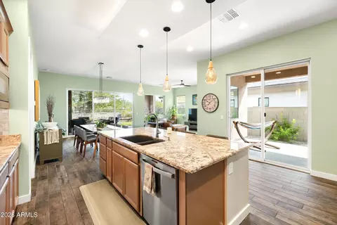 Kitchen - 930 E Paseo Way, Phoenix, AZ 85042 photo 2 of 3