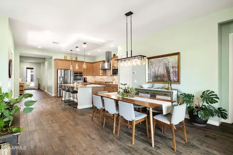 Dining - 930 E Paseo Way, Phoenix, AZ 85042 photo 1 of 1