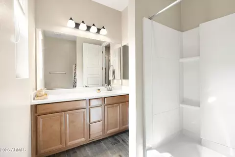 Bath - 930 E Paseo Way, Phoenix, AZ 85042 photo 2 of 3