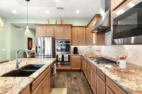 Kitchen - 930 E Paseo Way, Phoenix, AZ 85042 photo 3 of 3