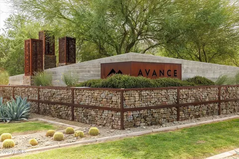 View/Area - 930 E Paseo Way, Phoenix, AZ 85042 photo 2 of 2