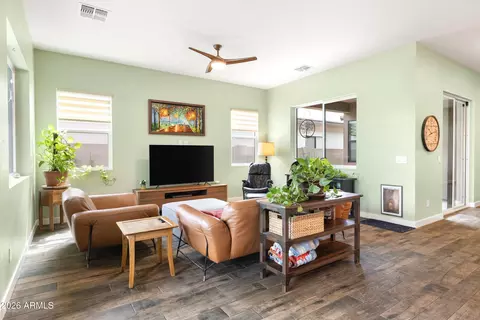 Living - 930 E Paseo Way, Phoenix, AZ 85042 photo 2 of 3