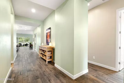 Entry Way - 930 E Paseo Way, Phoenix, AZ 85042 photo 2 of 5