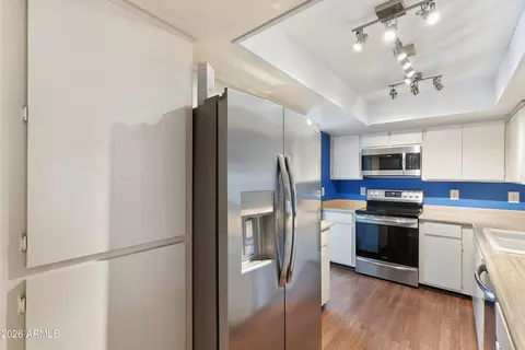 Kitchen - 4261 E Yawepe St, Phoenix, AZ 85044 photo 1 of 5