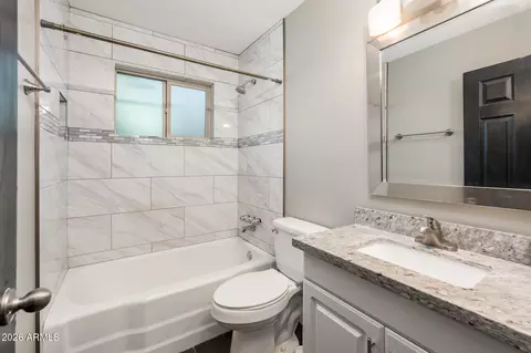 Bath - 2344 W Mitchell Dr, Phoenix, AZ 85015 photo 3 of 3