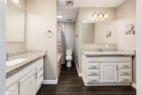Bath - 2344 W Mitchell Dr, Phoenix, AZ 85015 photo 1 of 3