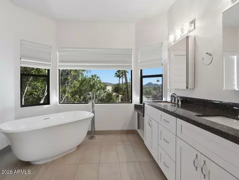 Bath - 1531 E Winged Foot Rd, Phoenix, AZ 85022 photo 3 of 6