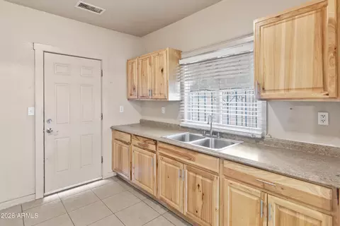 Entry Way - 1237 E Pierce St, Phoenix, AZ 85006 photo 2 of 4