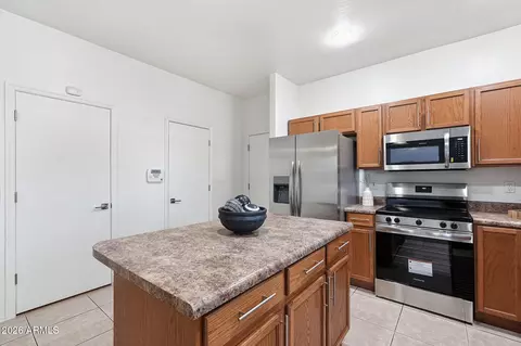 Kitchen - 3008 E Kings Ave, Phoenix, AZ 85032 photo 3 of 4