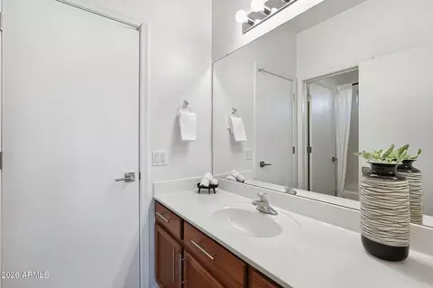 Bath - 3008 E Kings Ave, Phoenix, AZ 85032 photo 4 of 5