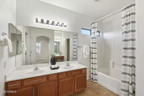 Bath - 3008 E Kings Ave, Phoenix, AZ 85032 photo 2 of 5