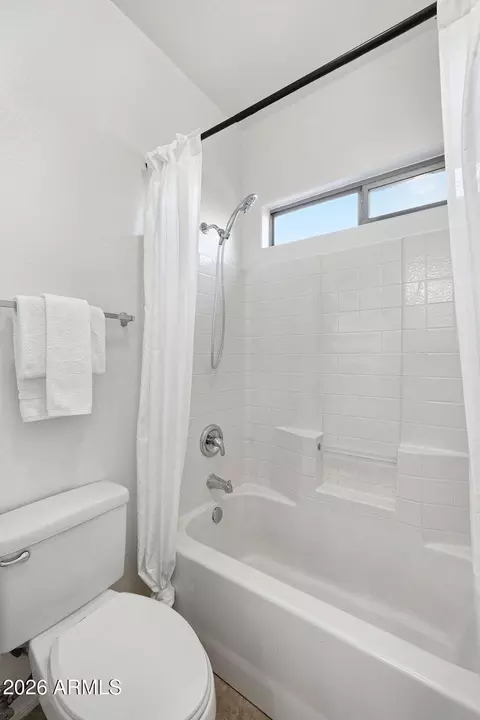 Bath - 3008 E Kings Ave, Phoenix, AZ 85032 photo 5 of 5