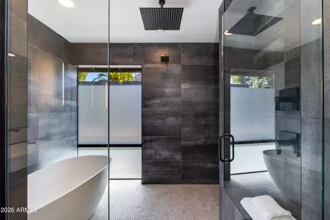 Bath - 2022 E Gardenia Ave, Phoenix, AZ 85020 photo 2 of 5