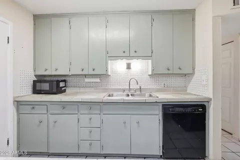 Kitchen - 224 E Garfield St, Tempe, AZ 85288 photo 3 of 4