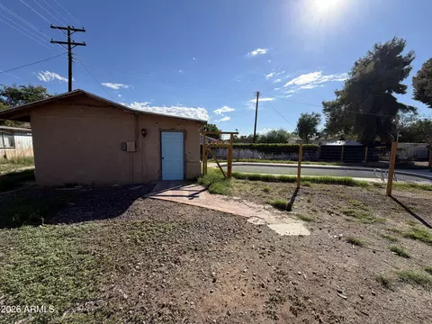 Exterior - 2230 W Morten Ave, Phoenix, AZ 85021 photo 4 of 8