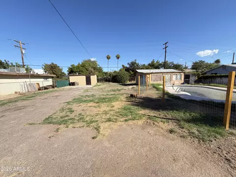 Exterior - 2230 W Morten Ave, Phoenix, AZ 85021 photo 2 of 8