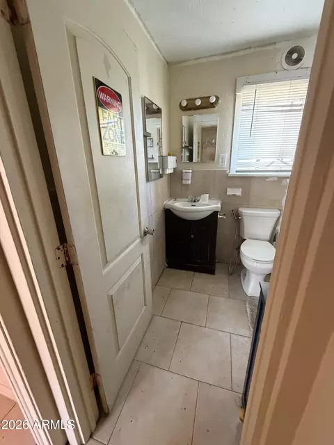 Bath - 2230 W Morten Ave, Phoenix, AZ 85021 photo 1 of 2