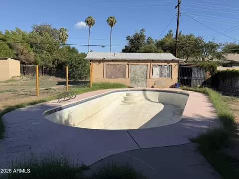 Exterior - 2230 W Morten Ave, Phoenix, AZ 85021 photo 5 of 8