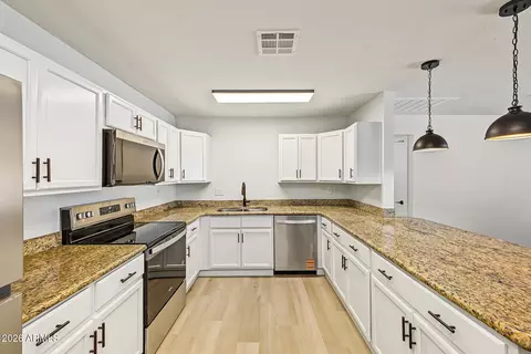 10810 N 73rd Dr, Peoria, AZ 85345