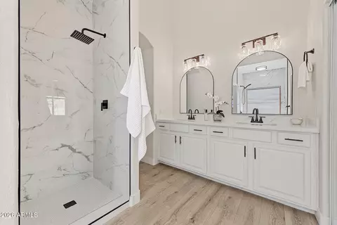 Bath - 10416 Edgewood Ave, Mesa, AZ 85208 photo 1 of 2
