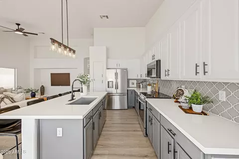 Kitchen - 10416 Edgewood Ave, Mesa, AZ 85208 photo 4 of 4