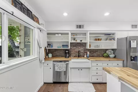 Kitchen - 5228 N 15th St, Phoenix, AZ 85014 photo 2 of 13