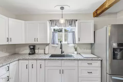 Kitchen - 5228 N 15th St, Phoenix, AZ 85014 photo 11 of 13