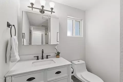 Bath - 5228 N 15th St, Phoenix, AZ 85014 photo 4 of 4