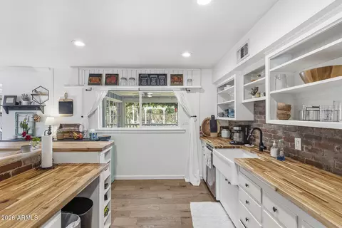 Kitchen - 5228 N 15th St, Phoenix, AZ 85014 photo 5 of 13