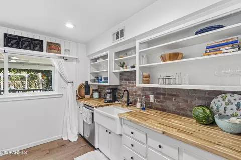 Kitchen - 5228 N 15th St, Phoenix, AZ 85014 photo 6 of 13