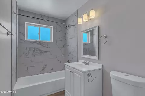 Bath - 5517 N 29th Ave, Phoenix, AZ 85017 photo 1 of 2