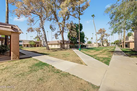 Exterior - 7126 N 19th Ave #109, Phoenix, AZ 85021 photo 6 of 9