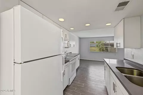 Kitchen - 7126 N 19th Ave #109, Phoenix, AZ 85021 photo 2 of 4