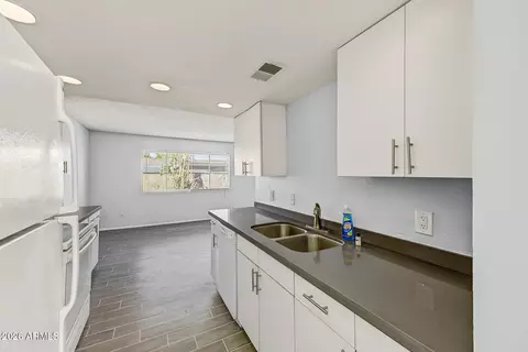 Kitchen - 7126 N 19th Ave #109, Phoenix, AZ 85021 photo 1 of 4