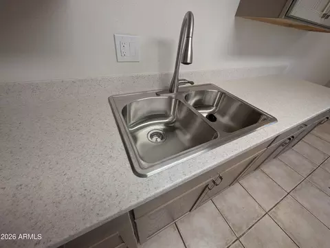 Kitchen - 4629 E Southgate Ave, Phoenix, AZ 85040 photo 4 of 6
