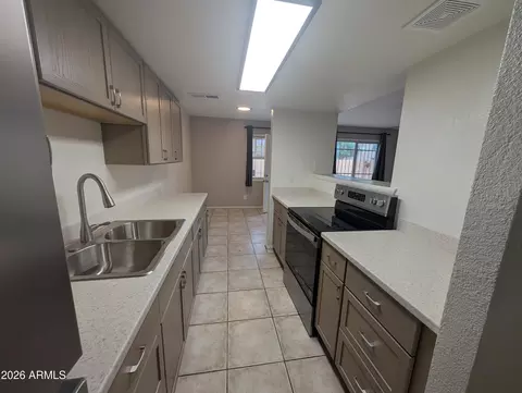 Kitchen - 4629 E Southgate Ave, Phoenix, AZ 85040 photo 6 of 6