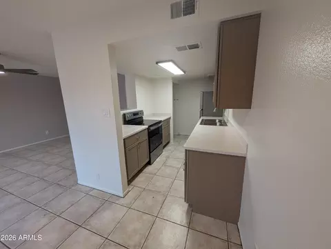 Kitchen - 4629 E Southgate Ave, Phoenix, AZ 85040 photo 1 of 6
