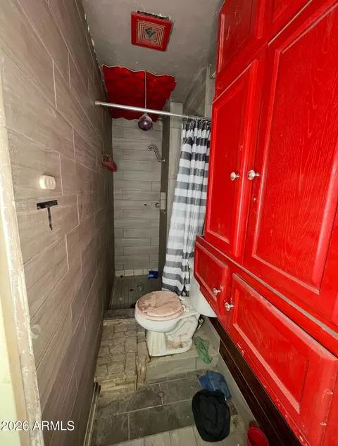 Bath - 6015 N 32nd Dr, Phoenix, AZ 85017 photo 3 of 4