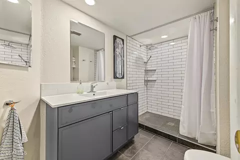 Bath - 4330 N 5th Ave #102, Phoenix, AZ 85013 photo 1 of 2
