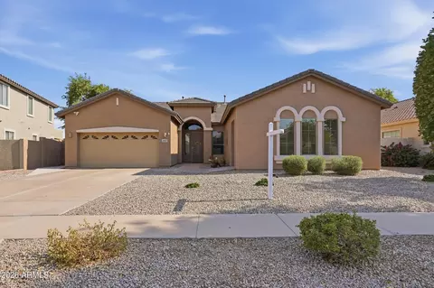 8807 W Carole Ln, Glendale, AZ 85305
