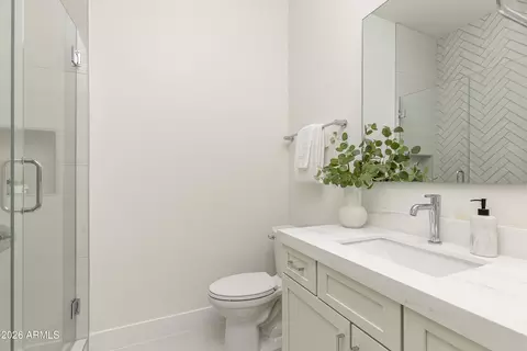 Bath - 3025 E Rosemonte Dr, Phoenix, AZ 85050 photo 3 of 7