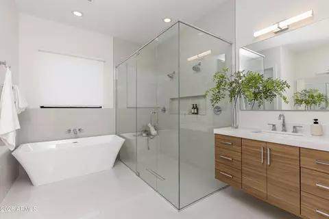 Bath - 3025 E Rosemonte Dr, Phoenix, AZ 85050 photo 7 of 7