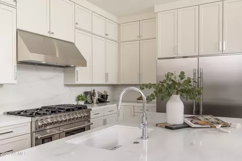 Kitchen - 3025 E Rosemonte Dr, Phoenix, AZ 85050 photo 4 of 4