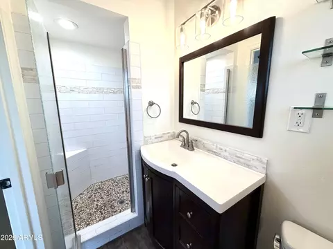Bath - 507 E Solana Dr, Tempe, AZ 85281 photo 3 of 3